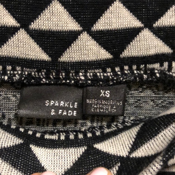 Black and white skirt - Picture 2 of 2